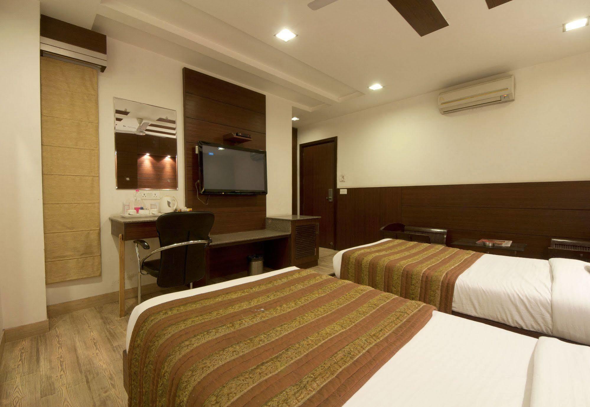 Hotel Amaltas International - Delhi-16 New Delhi Exterior photo